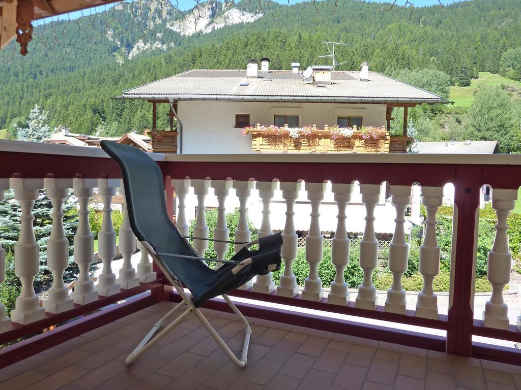 Appartamenti Majon Sotroi Campitello di Fassa Ruang foto