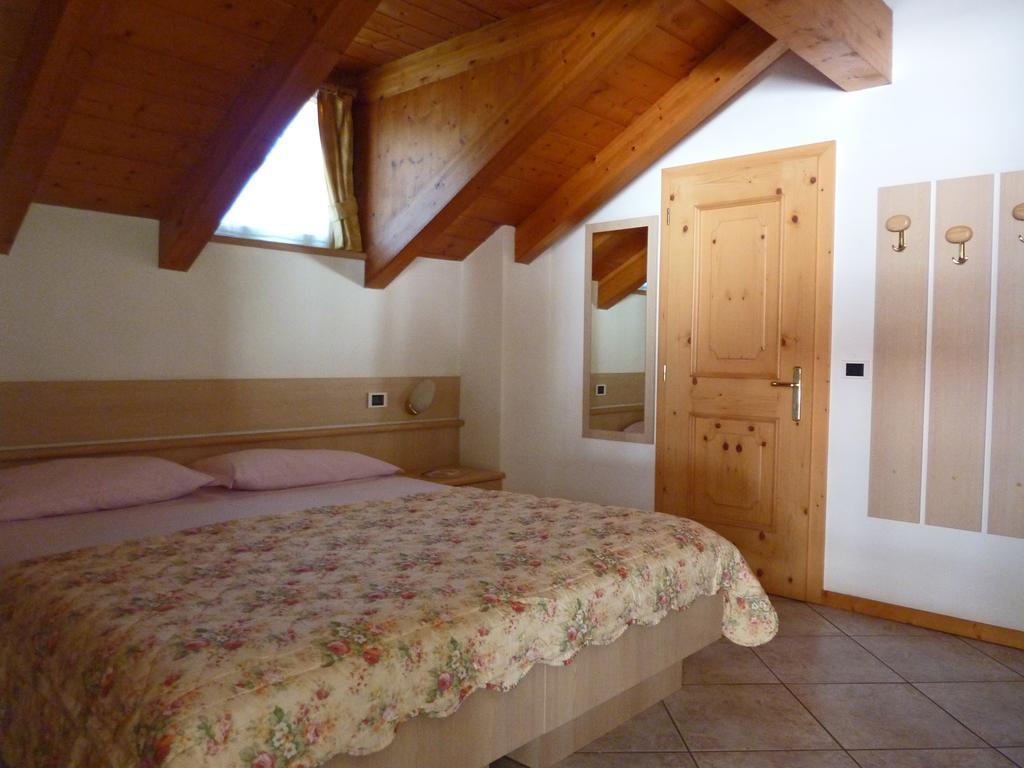Appartamenti Majon Sotroi Campitello di Fassa Ruang foto