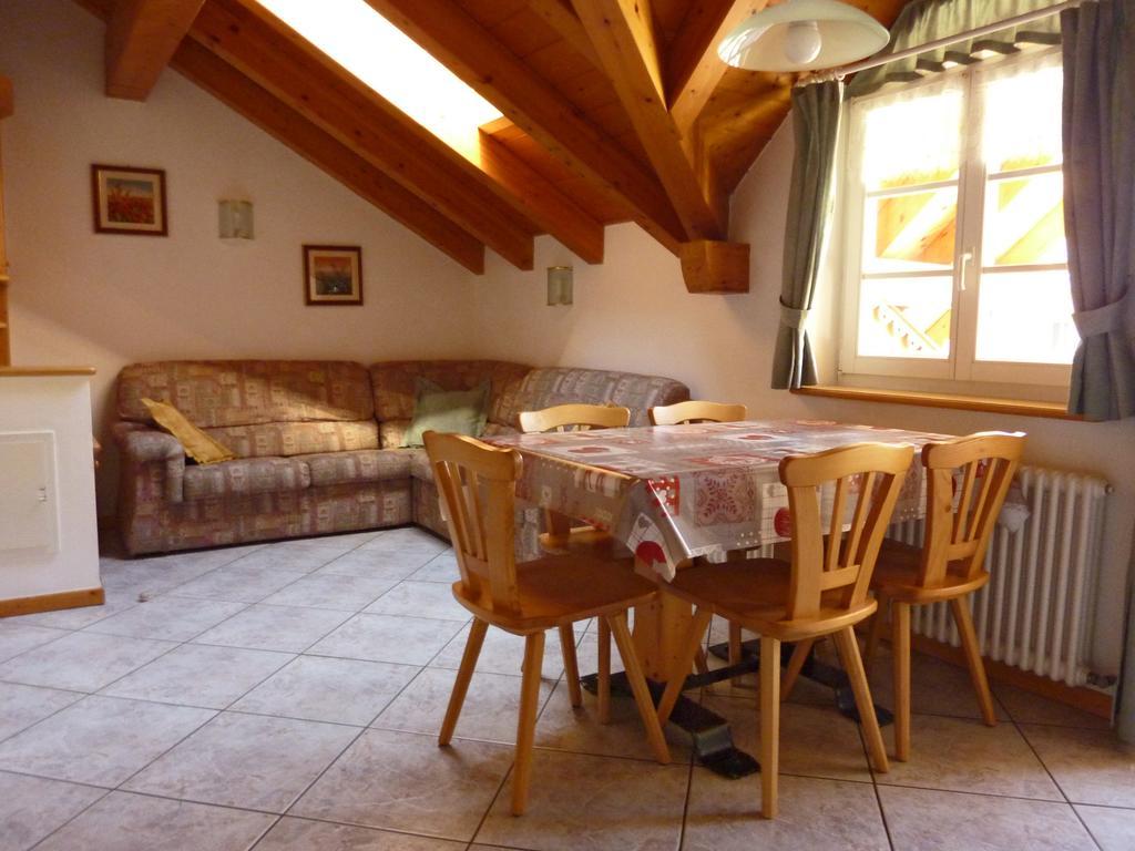 Appartamenti Majon Sotroi Campitello di Fassa Ruang foto